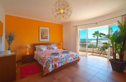 Meia Praia House | Oceanfront Holiday Home Baia de Cristal 1 - Rated 9.5