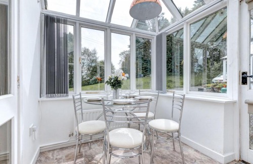 Alston House | Cozy Holiday Home Barn End for Family & Pet-Friendly Getaway