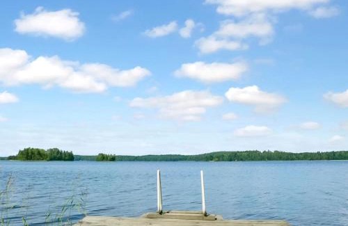 Asikkala House | Beachfront Family Retreat with Hot Tub & Kitchen Amenities