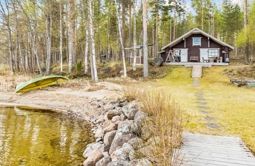Asikkala House | Beachfront Family Retreat with Hot Tub & Kitchen Amenities
