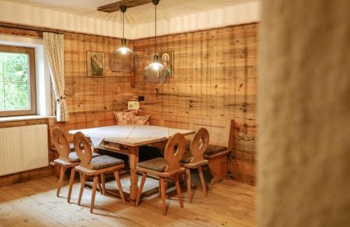 Spiss House | Discover BergGLÜCK: Family-Friendly 4-Star Getaway