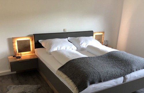 Bichishausen House | Holiday Home 'Bibernest' with Private Terrace, Shared Garden and Wi-Fi