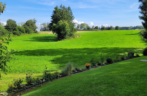 Dornhan House | Idyllic Holiday Home 'Bienenhaus' with Garden & Wi-Fi