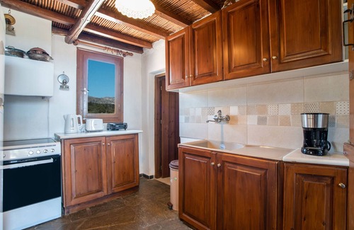 Naxos House | Cozy Country House in Moutsouna with Sea View & Terrace