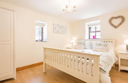 Bodmin House | Charming Holiday Home Bluebird: Family & Pet Friendly Stay