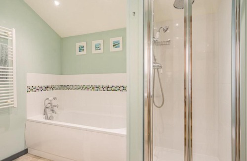 Bodmin House | Charming Holiday Home Bluebird: Family & Pet Friendly Stay