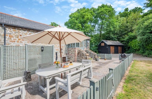 Bodmin House | Charming Holiday Home Bluebird: Family & Pet Friendly Stay