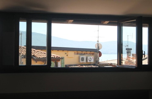 Bogliaco Apartment | Cozy Holiday Home on Lake Garda's Scenic Western Shore