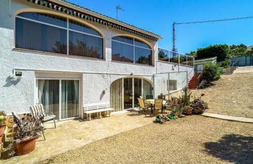 Tarraula House | Family-Friendly Holiday Home Bosque with Pool Access