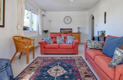 Tarraula House | Family-Friendly Holiday Home Bosque with Pool Access
