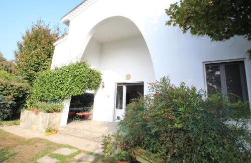 Lisanza House | Pet-Friendly Holiday Home Bruna with Oceanfront Views