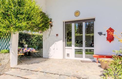 Lisanza House | Pet-Friendly Holiday Home Bruna with Oceanfront Views