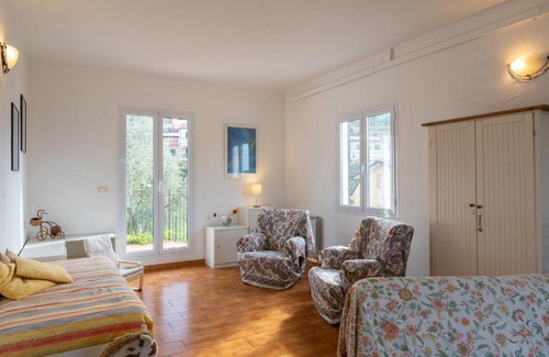 Civezza House | Cozy Holiday Home Ca' del Sole: Pet-Friendly Retreat