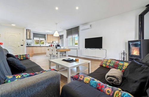 Alcanar House | Inviting Holiday Home 'Ca La Núria' with Private Pool & Wi-Fi