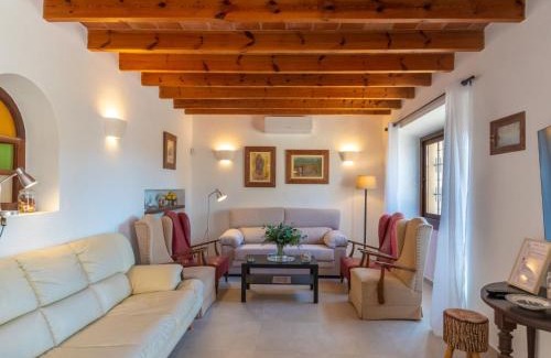 Felanitx House | Stellar Holiday Home Can Amagat - Pool & Family Friendly
