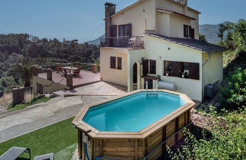 Arbucies House | Holiday Home Can Castells with Mountain View, Pool & Wi-Fi