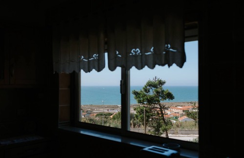 Quiaios House | Coastal Escape at Casa Das Camarinhas with Pool & Wi-Fi