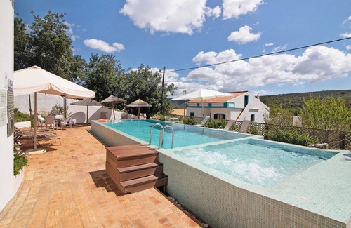 Loule House | Discover Casa da Tita: Mountain Views & Great Amenities