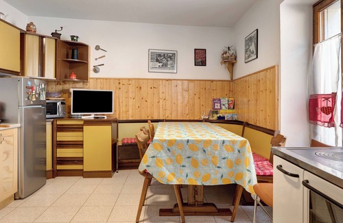 Fontana Nuova-Bevia House | Mountain View Holiday Home 'Casa della Rosina' with Spa
