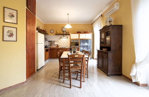 Cozze House | Sea View Retreat: Casa Del Riccio with Private Garden & Spa