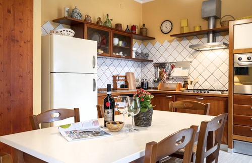 Cozze House | Sea View Retreat: Casa Del Riccio with Private Garden & Spa