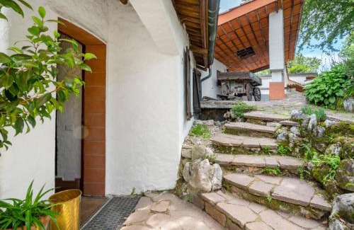 Arolo House | Cozy Holiday Home Casa del Pittore with Oceanfront Views