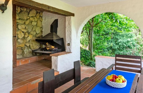 Arolo House | Cozy Holiday Home Casa del Pittore with Oceanfront Views
