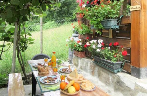 Cercino House | Top-Rated Holiday Home Casa Kiwi with Family and Pet Amenities