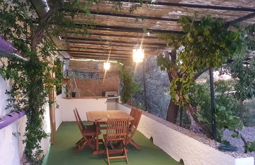 Los Cortijillos House | Casa Papi: Idyllic Retreat with Pool and Mountain Views