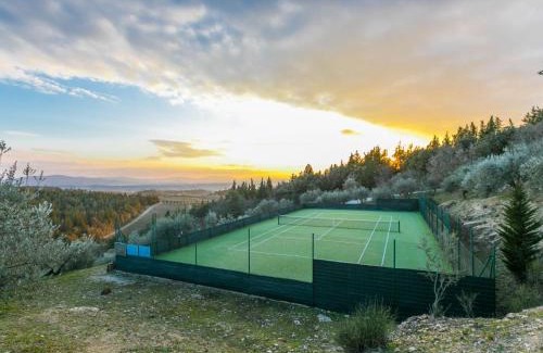 Castellina in Chianti House | Cozy Holiday Home Casa Patrizia with Pool & Family Amenities