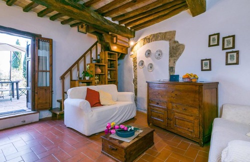 Castellina in Chianti House | Cozy Holiday Home Casa Patrizia with Pool & Family Amenities