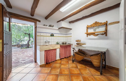 Laroya House | Relax at Casa Rural La Curiosa: Mountain Views & Pool
