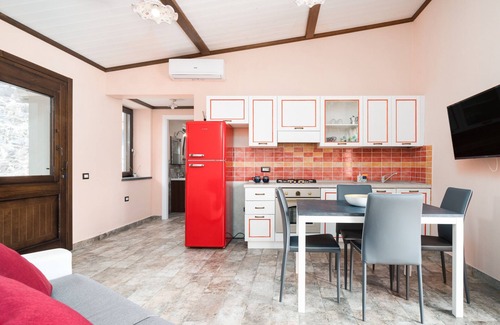 Dorgali House | Scenic Casa Stella: Lake View, Wi-Fi & Family-Friendly Amenities