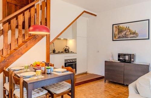 Santa Maria - Rezzonico House | Charming Holiday Home Casa Sul Torrente - Pet & Child Friendly