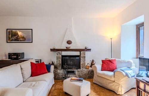Santa Maria - Rezzonico House | Charming Holiday Home Casa Sul Torrente - Pet & Child Friendly