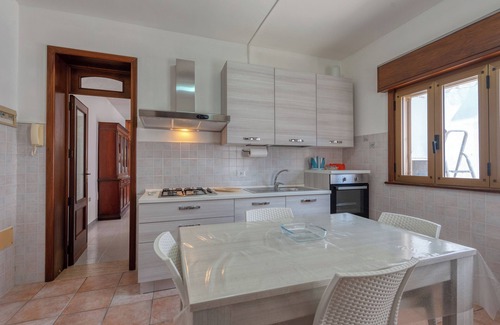 Casalabate House | Cozy Holiday Home 'Casa Vacanza Zia Candida' with Garden