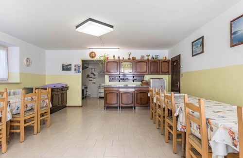 Fraviano House | Cozy Holiday Home "Casa Vacanza Zambotti" with Garden Views