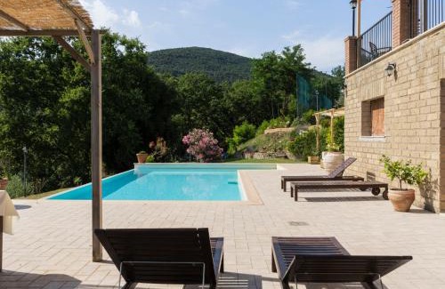 Montebuono House | Inviting Holiday Home Casale della Croce: 4-Star Family Retreat