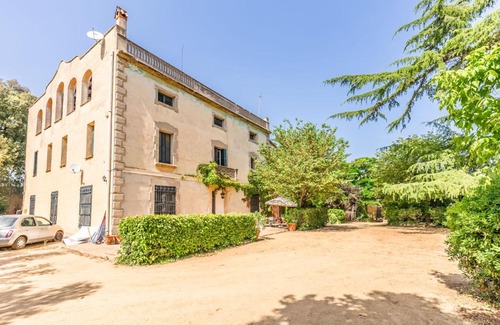 Vilanova del Valles House | Charming Holiday Home Casanova with Pool & Pet Friendly