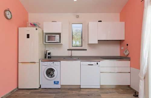Riparbella House | Inviting Holiday Home 'Casetta Maya' with Sea View & Wi-Fi