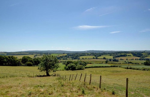 Ewhurst Green House | Family-Friendly Holiday Home Church Farm for Your Getaway