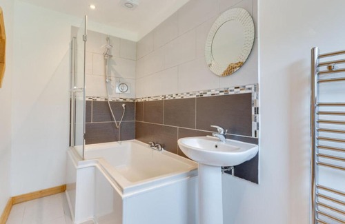 Ewhurst Green House | Family-Friendly Holiday Home Church Farm for Your Getaway