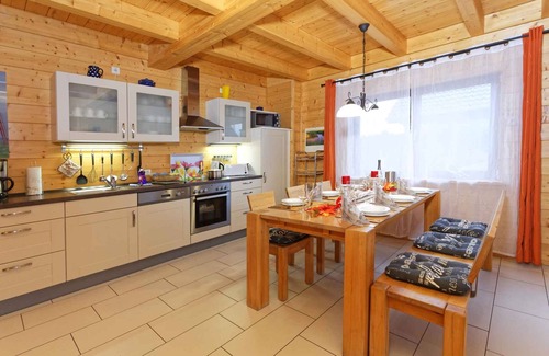 Zempin House | Cozy Holiday Home with Infrared Cabin and Garden Oasis