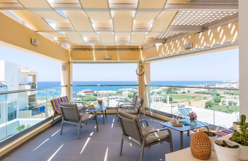 Sfakaki Apartment | Idyllic Holiday Home Near Sea with Pool & Wifi in Sfakaki