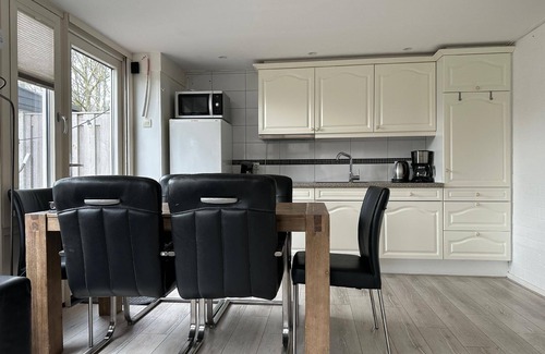 Stavenisse House | Cozy Holiday House Stavenisse with Pool and Kitchen