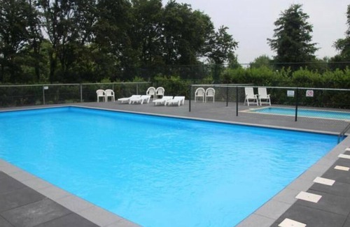 Stavenisse House | Cozy Holiday House Stavenisse with Pool and Kitchen