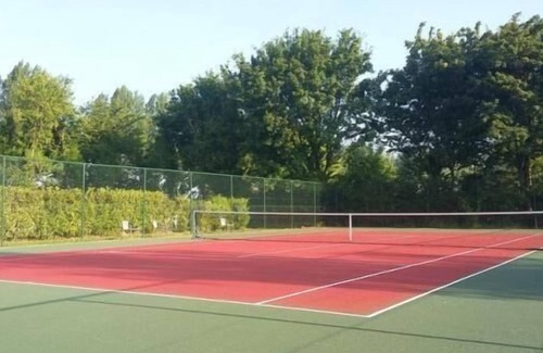 Stavenisse House | Cozy Holiday House Stavenisse with Pool and Kitchen