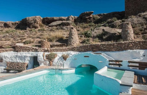 Los Balcones House | Relaxing Holiday Home 'Cueva Balcones de Piedad' with Pool