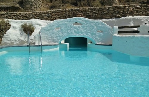 Los Balcones House | Relaxing Holiday Home 'Cueva Balcones de Piedad' with Pool