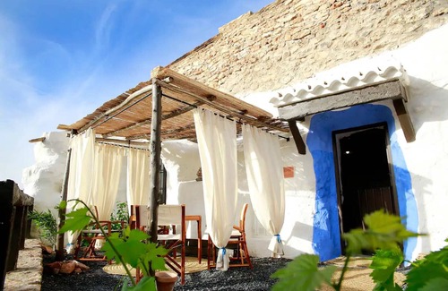 Los Balcones House | Idyllic Holiday Home 'Cueva Balcones de Piedad' with Pool